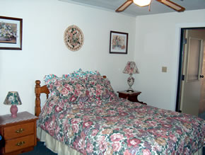 Alyssas Motel Maine Peacock Room